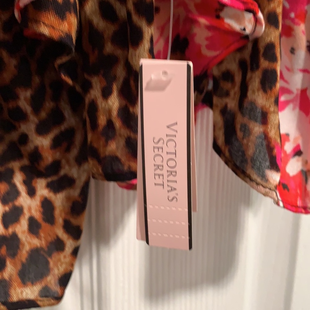 Victoria’s Secret cover up - Picture 3 of 4